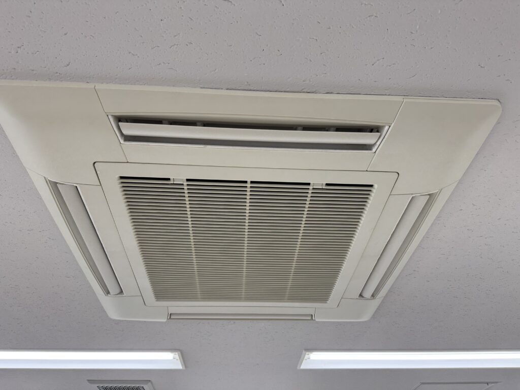 市川市天井埋め込みエアコンクリーニング（掃除）