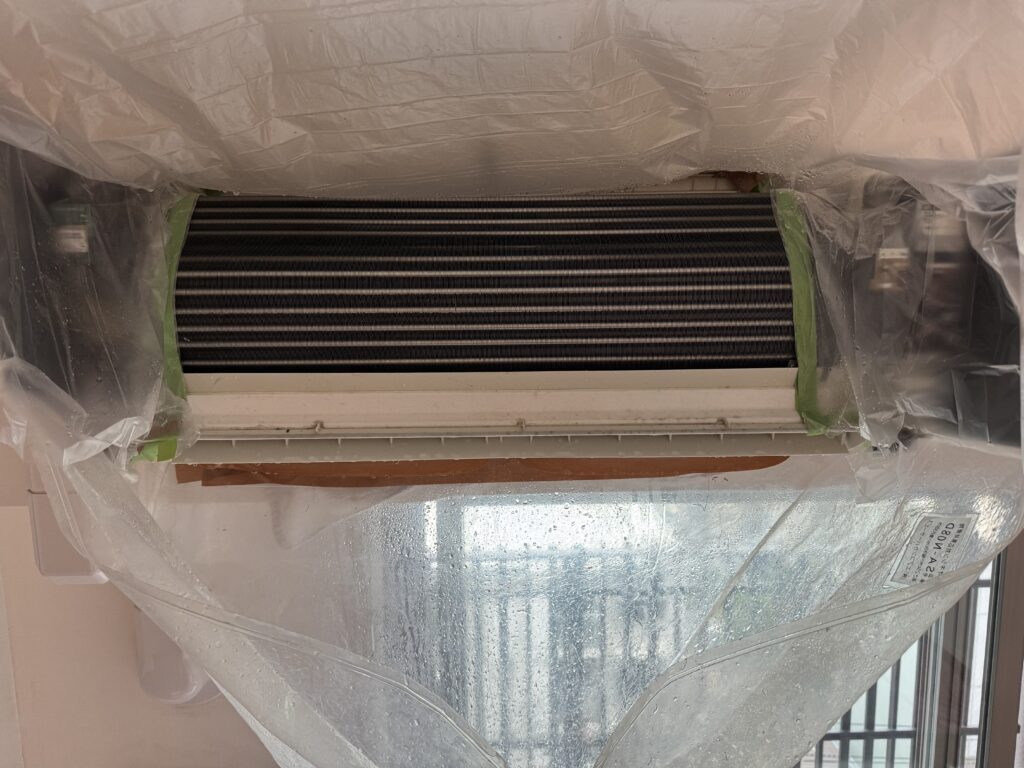 市川市お掃除機能付きエアコンクリーニング（掃除）