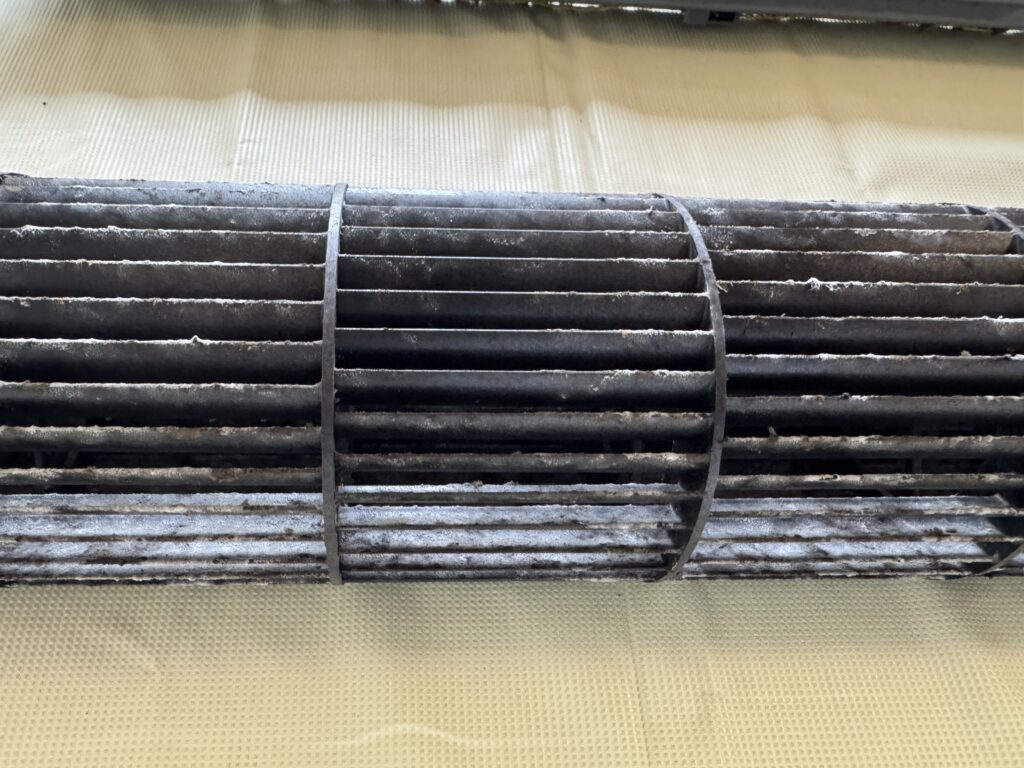 市川市エアコンクリーニング完全分解洗浄業者