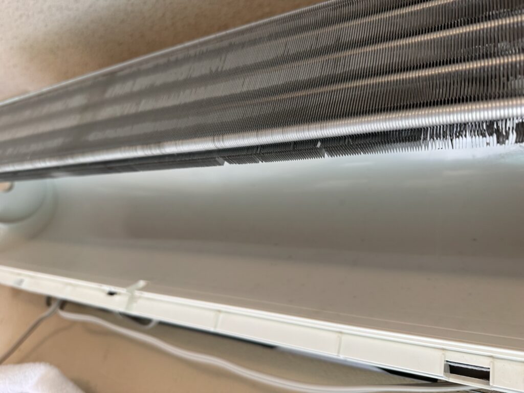 市川市エアコンクリーニング完全分解洗浄業者